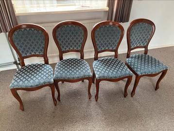 4 stoelen beschikbaar voor biedingen