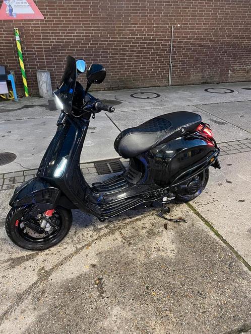 Super mooie piaggio vespa sprint Bomvoll FULL OPTION custom, Fietsen en Brommers, Scooters | Vespa, Zo goed als nieuw, Overige modellen