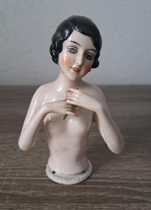 Art Deco half doll - Buste dame met boeket, Antiek en Kunst, Antiek | Porselein, Ophalen of Verzenden