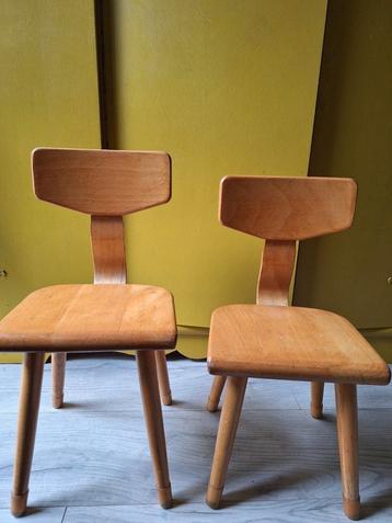 Vintage Schilte school stoeltjes. beschikbaar voor biedingen