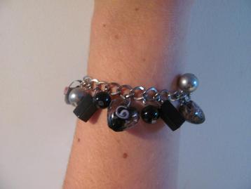 Armband Met Bedeltjes / Accessoire ~ Sieraad beschikbaar voor biedingen
