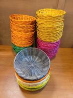 Partij van 42 mandjes zeegras en plastic cadeaupakketjes, Ophalen of Verzenden, Nieuw, Rond, Overige materialen