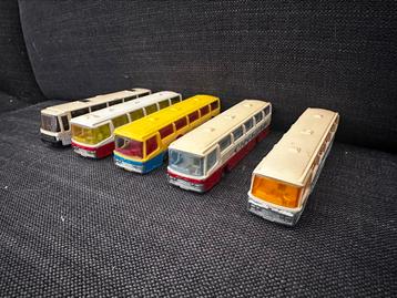 Lotje vintage bussen beschikbaar voor biedingen