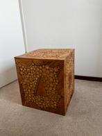 Unieke houten kubus bijzettafel, Ophalen, Zo goed als nieuw, Minder dan 50 cm