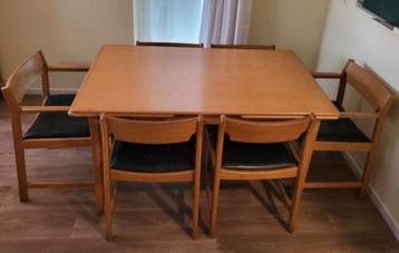 Vintage jaren 60 eethoek uitschuif eettafel + 6 stoelen beschikbaar voor biedingen