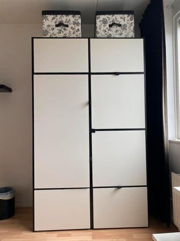 Grote zwarte IKEA hang- en leg kast, witte deuren en laden beschikbaar voor biedingen