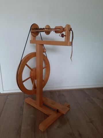 Traub Spinnewiel met 2 klossen - Compact & Lichtgewicht beschikbaar voor biedingen