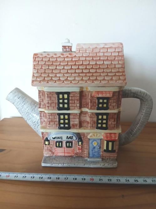 wijn KARAF vintage,Engels "Leonardo" design huisje, jaren'90, Antiek en Kunst, Antiek | Keramiek en Aardewerk, Ophalen of Verzenden