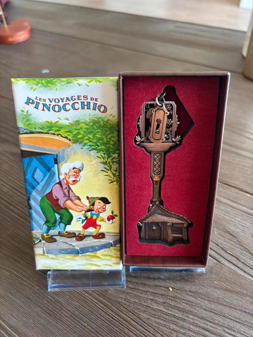 Disney limited pinochio key sleutel, Verzamelen, Disney, Zo goed als nieuw, Beeldje of Figuurtje, Ophalen of Verzenden