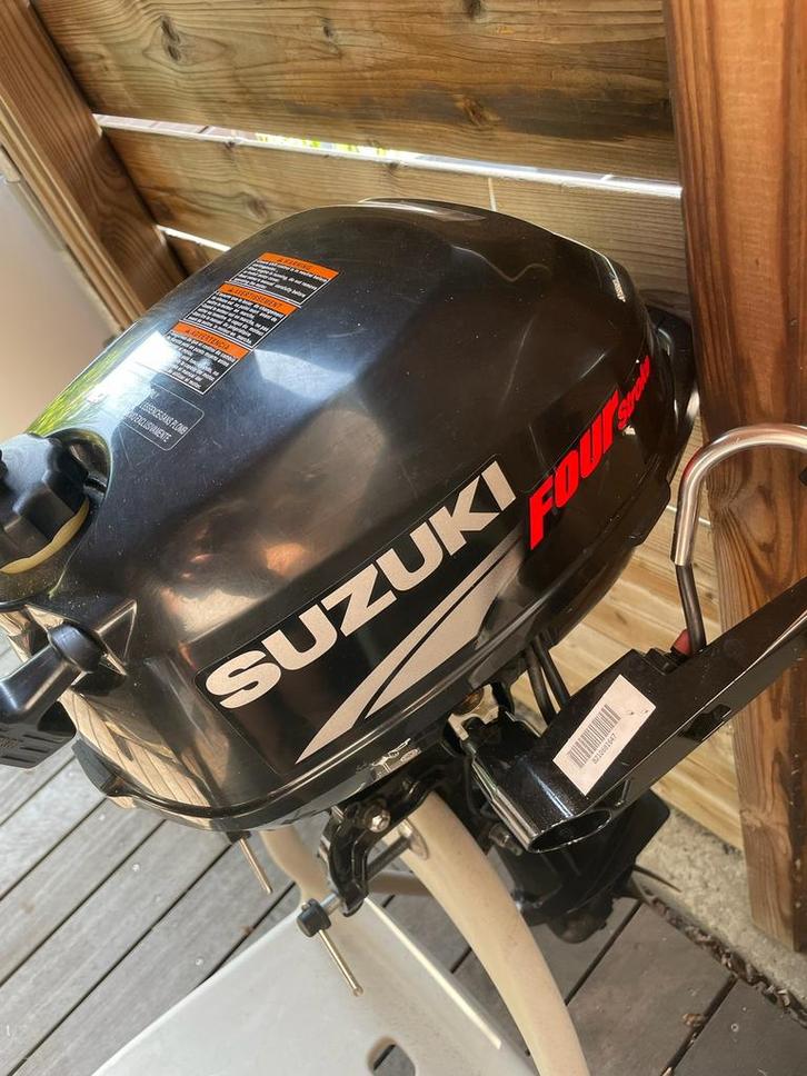 Suzuki DF2.5 buitenboordmotor, weinig gelopen, nette staat, Watersport en Boten, Buiten- en Binnenboordmotoren, Zo goed als nieuw