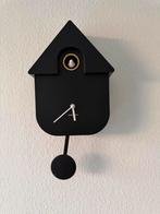 Karlsson Koekkoeksklok - Stijlvol Design, Ophalen of Verzenden, Zo goed als nieuw, Analoog, Wandklok