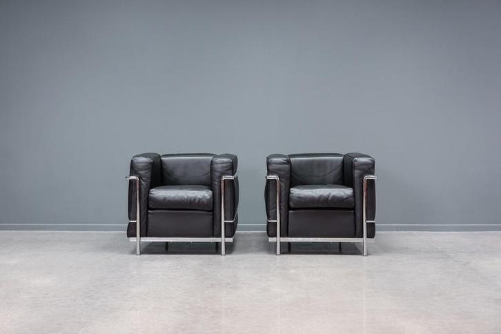 Corbusier LC2 chairs 2x, Huis en Inrichting, Fauteuils, Zo goed als nieuw, 50 tot 75 cm, 75 tot 100 cm, Ophalen of Verzenden