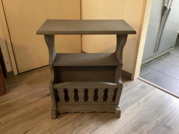 Degelijke en mooie lectuurbak beschikbaar voor biedingen