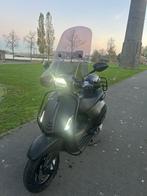 Vespa sprint, Fietsen en Brommers, Scooters | Vespa, Ophalen of Verzenden, Zo goed als nieuw, Benzine