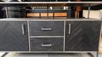 Dressoir en TV kast zwart acaciahout met visgraat motief, Ophalen, 150 tot 200 cm, Zo goed als nieuw, Metaal