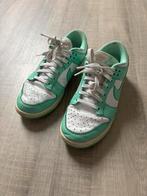 Nike Dunk Low WMNS "Green Glow", Kleding | Dames, Schoenen, Nike, Ophalen of Verzenden, Groen, Sneakers of Gympen