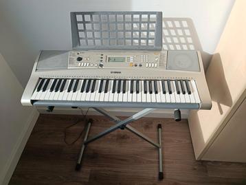 Yamaha PSR E313 Keyboard + Hoes & Standaard - ZGAN beschikbaar voor biedingen