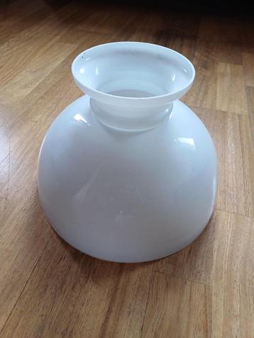 Lampenkap van opaal glas. beschikbaar voor biedingen