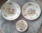 Vintage kinderservies: bord, diep bord, kop en schotel, Huis en Inrichting, Keuken | Servies, Gebruikt, Ophalen of Verzenden, Bord(en)