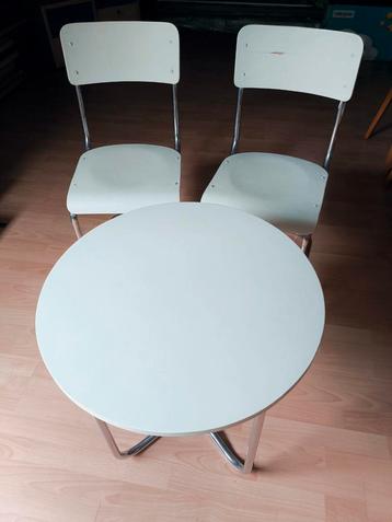 80's TAFEL MET 2 STOELEN beschikbaar voor biedingen
