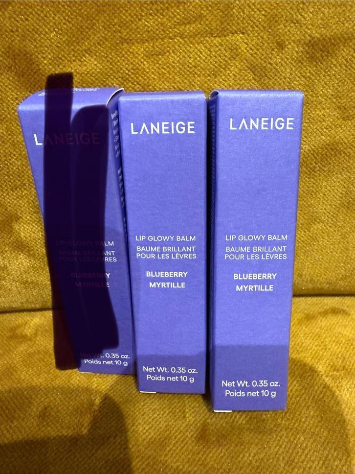 Laneige Lip glowy balm blueberry, Sieraden, Tassen en Uiterlijk, Uiterlijk | Gezichtsverzorging, Nieuw, Lippen, Ophalen of Verzenden