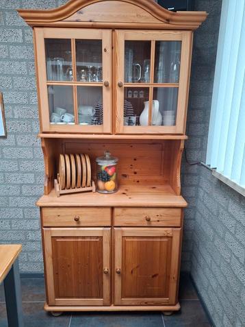 Mooie opbergkast met vitrinedeel  beschikbaar voor biedingen