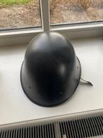 Nederlandse M38 helm Zwart erg mooie staat voor de leeftijd!, Verzamelen, Nederland, Helm of Baret, Landmacht, Verzenden