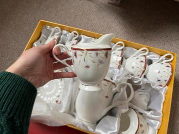Compleet Theeservies met Bloemmotief - Perfecte Set Voor The beschikbaar voor biedingen