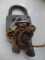 Antiek slot met sleutels., Antiek en Kunst, Antiek | Gereedschap en Instrumenten, Ophalen