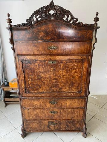Antieke secretaire met klep beschikbaar voor biedingen