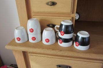 7 DE koffiemokken, 3 met oor en 4 zonder oor. NIEUW NIEUW beschikbaar voor biedingen
