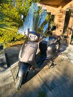 La souris Designo 2022 blauw kenteken snorscooter, Fietsen en Brommers, Snorfietsen en Snorscooters, Zo goed als nieuw, Benzine