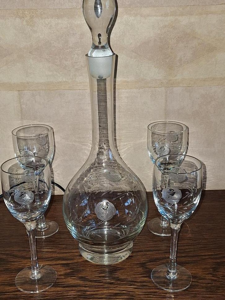 Karaf met glazen, gegraveerd roosmotief, Antiek en Kunst, Antiek | Glas en Kristal, Ophalen of Verzenden