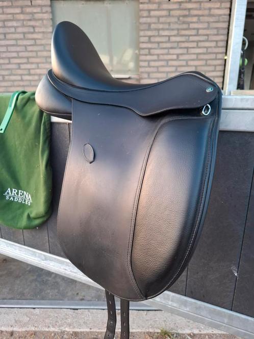 Arena Dressuurzadel 17 inch, Dieren en Toebehoren, Paarden en Pony's | Zadels, Zo goed als nieuw, Dressuur, Ophalen of Verzenden