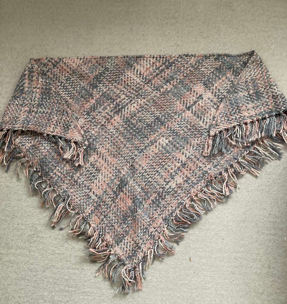 Lekker warme omslagdoek, Ophalen of Verzenden, Zo goed als nieuw, Maat 38/40 (M), Sjaal