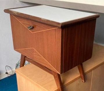 Vintage Houten Nachtkastje beschikbaar voor biedingen