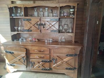 Eikenhouten tweedelige kast perfect voor jouw kasteel! beschikbaar voor biedingen