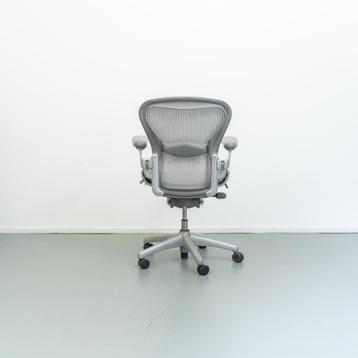 3x Herman Miller Aeron Bureaustoel Mineral/Satijn - maat B beschikbaar voor biedingen