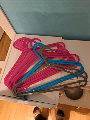 14 Kledinghangers voor Kinderen - Gratis Ophalen! beschikbaar voor biedingen