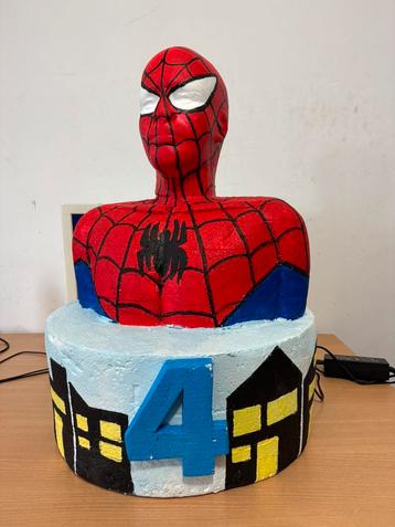 3D Spider-Man Taart ( 65 cm hoog ) beschikbaar voor biedingen