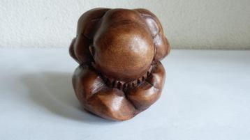 Yogiman beeldje hout beschikbaar voor biedingen