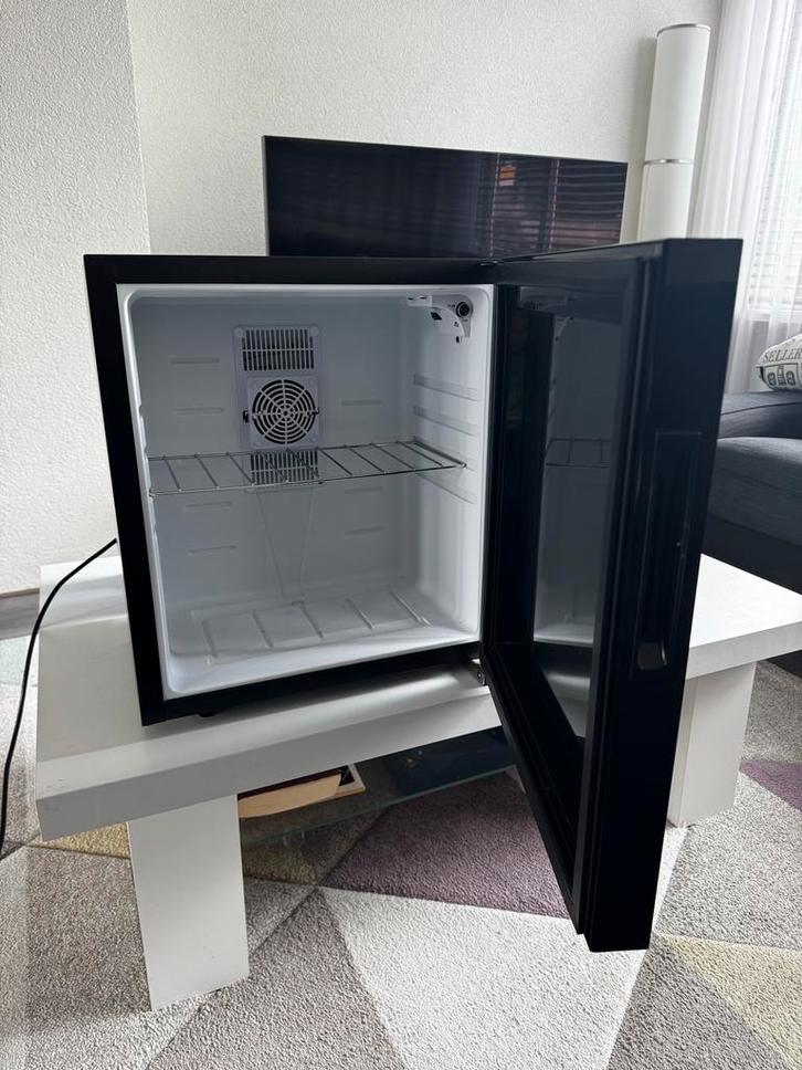 Mini Koelkast - Ideaal voor op de kamer!, Witgoed en Apparatuur, Koelkasten en IJskasten, Gebruikt, Zonder vriesvak, Minder dan 75 liter