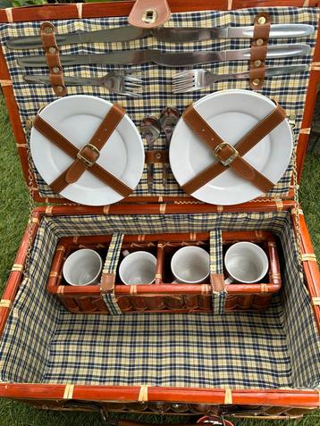 Picnickmand, 4 pers,Nieuw( van Bamboe beschikbaar voor biedingen