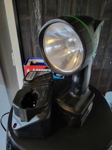 Accu lamp van Hitachi. Type UB18D met goede accu en oplader. beschikbaar voor biedingen