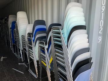 Stapelstoelen kantinestoelen kuipstoelen stapelbare stoelen beschikbaar voor biedingen
