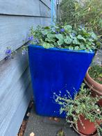 Twee identieke blauwe bloempotten, Tuin en Terras, Bloempotten, Vierkant, Tuin, Zo goed als nieuw, Aardewerk