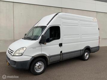 Iveco Daily 35S12V L3H3 AIRCO LAADKLEP beschikbaar voor biedingen