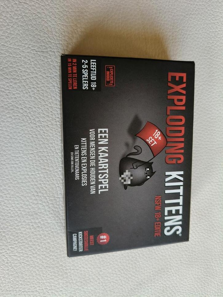 Exploding Kittens 18+ Nieuw, Hobby en Vrije tijd, Gezelschapsspellen | Bordspellen, Nieuw, Drie of vier spelers, Vijf spelers of meer