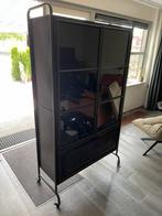BePureHome Steel - vitrinekast in zeer goede staat, Huis en Inrichting, Ophalen, 150 tot 200 cm, 25 tot 50 cm, Glas