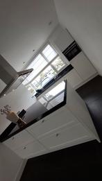 Off-white keuken met granieten blad, Huis en Inrichting, Keuken | Keukenelementen, Ophalen, Gebruikt, Zwart, Minder dan 100 cm